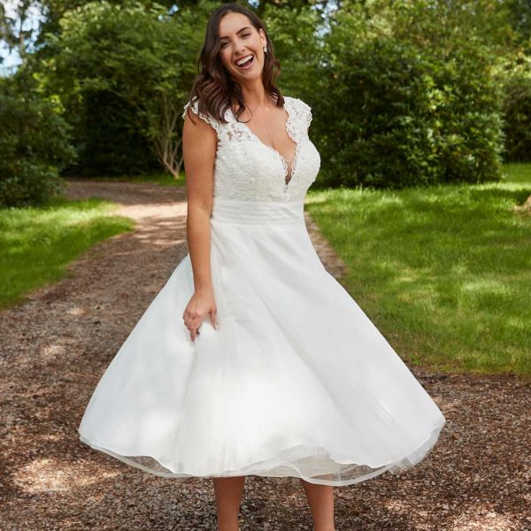 Laura Beth Plus Size Wedding Dress 01