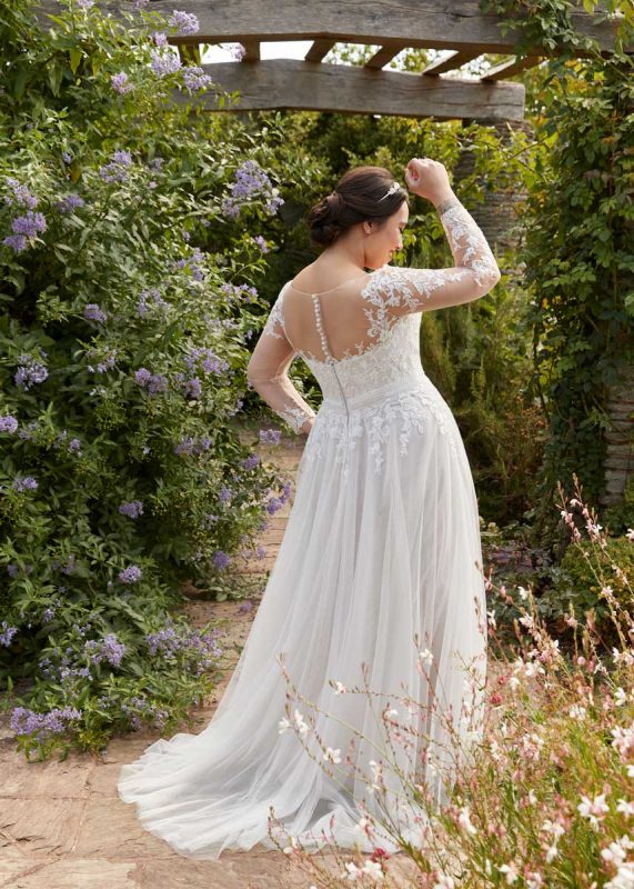 Romantica Silhouette Betty-Jane Wedding Dress
