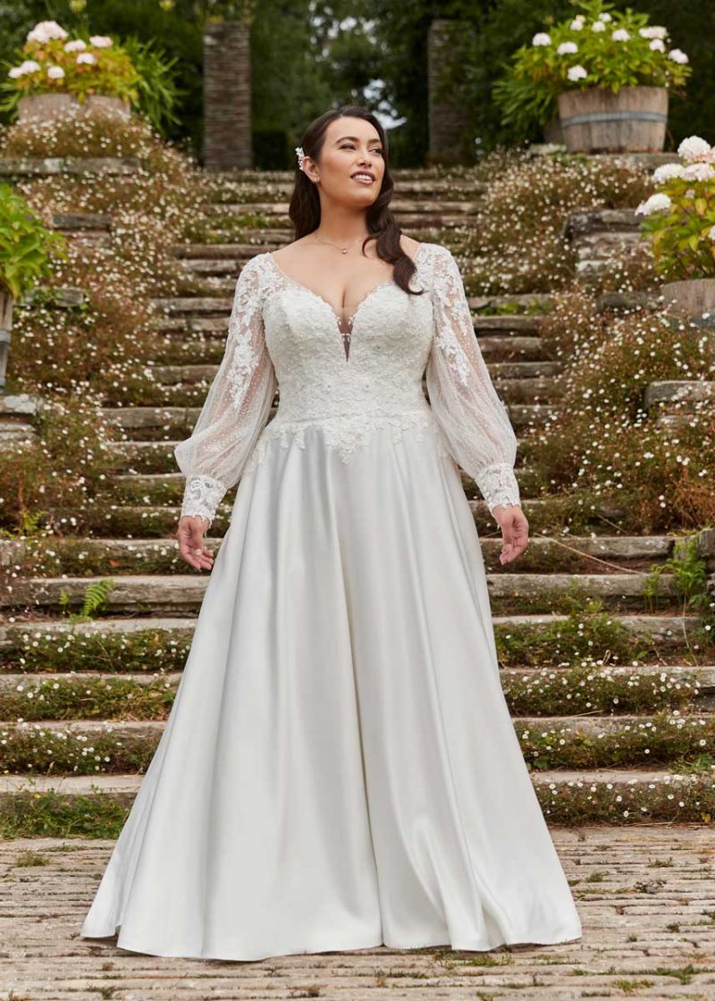 Romantica Silhouette Daisy-Jade Wedding Dress